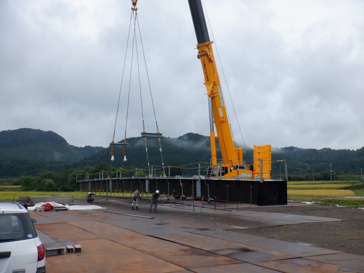 汁毛川橋側道橋の架設工事が竣工しました | アキモク鉄工株式会社